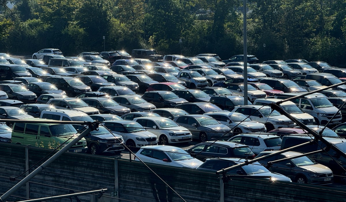 EU car sales at 3-year low in August, EV sales plunge 44%