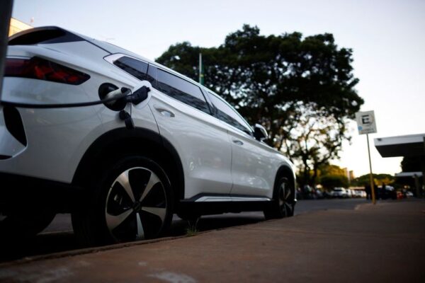 Hybrid, electric car sales to outpace rest of the market in Brazil in 2030, study shows