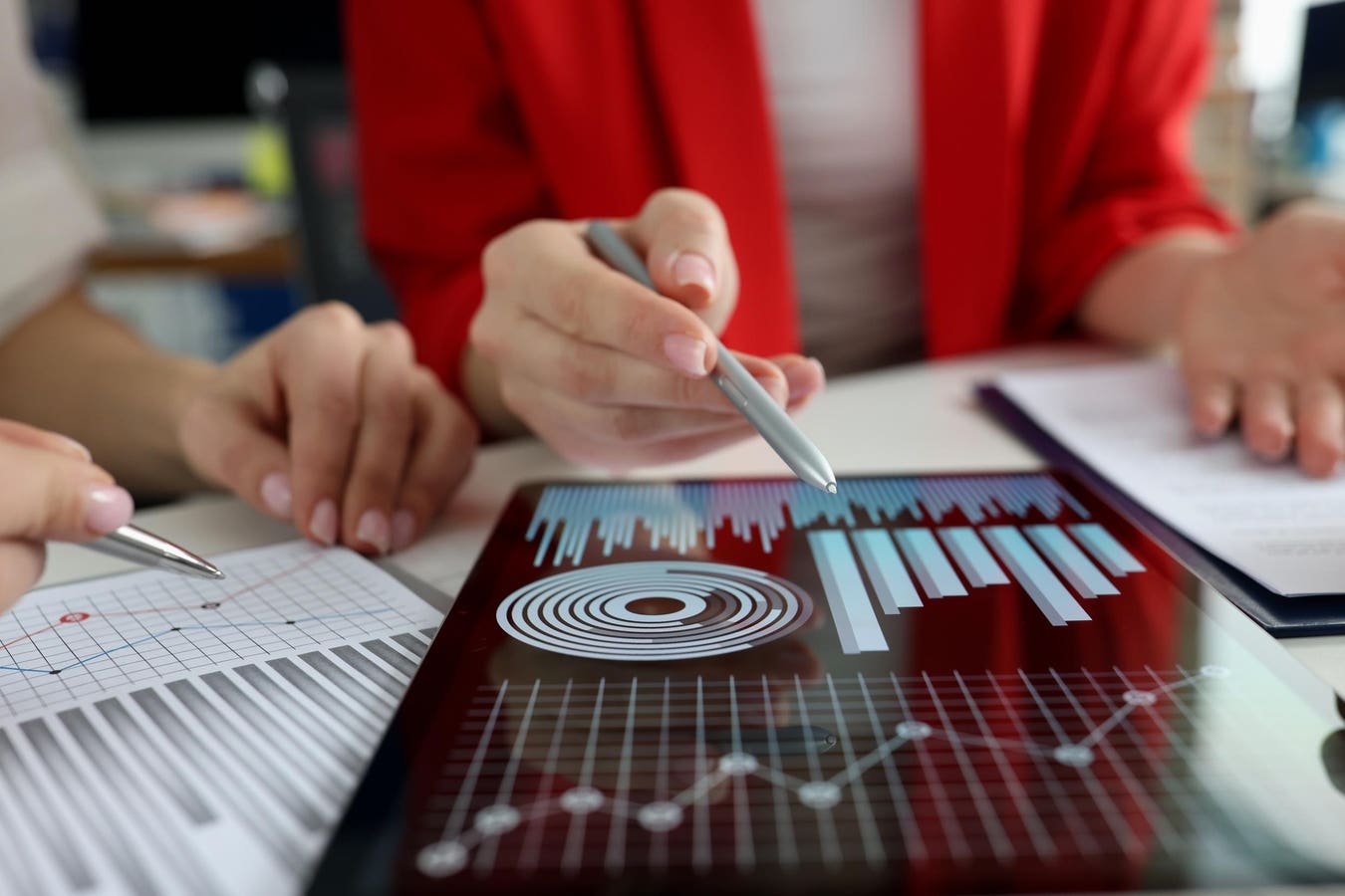 Which AI Stock Is The Better Buy Right Now?