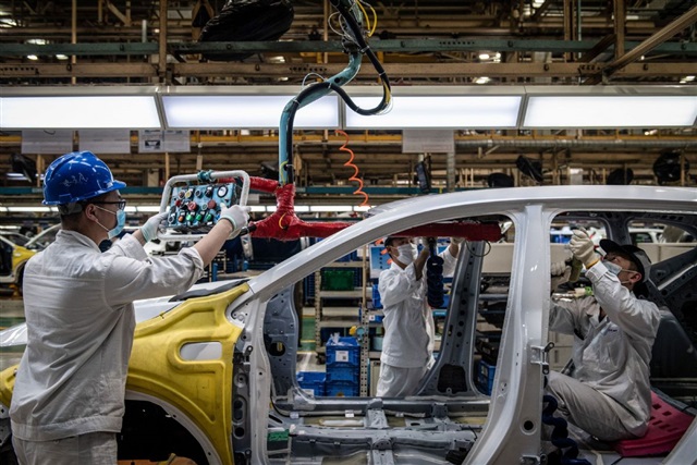 Foreign auto joint ventures lose ground to local EV makers in China