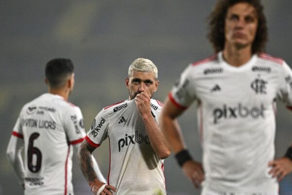 Peñarol upsets Flemengo to reach Copa Libertadores semifinals