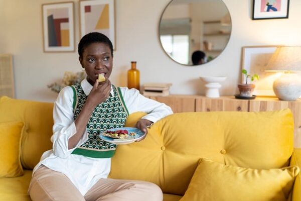 Here's how to reap the rewards of eating small nutritious snacks throughout the day.