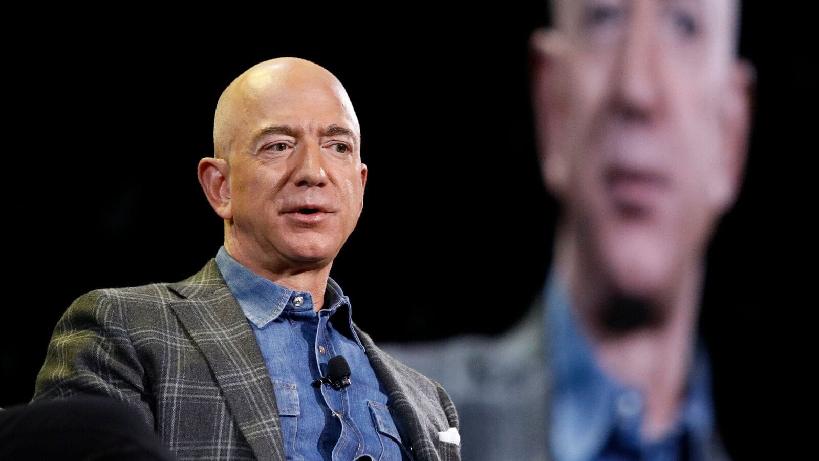 Jeff Bezos always had one empty chair in all Amazon meetings… THIS is why