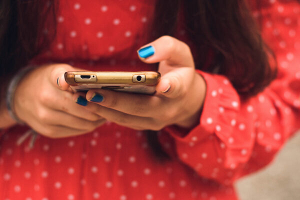 New poll shows 67% of Virginia parents support banning cell phones in schools