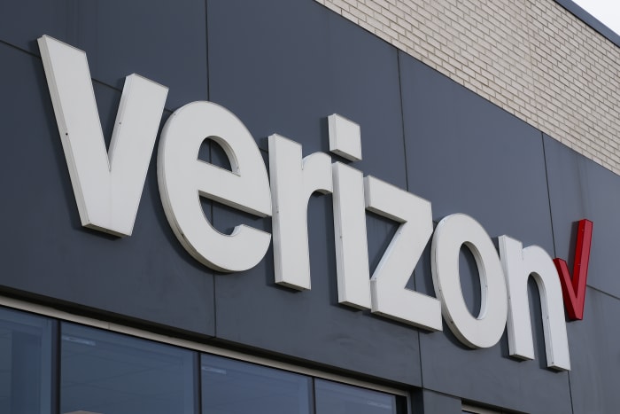 Verizon says its 'aware of an issue impacting service for some customers'