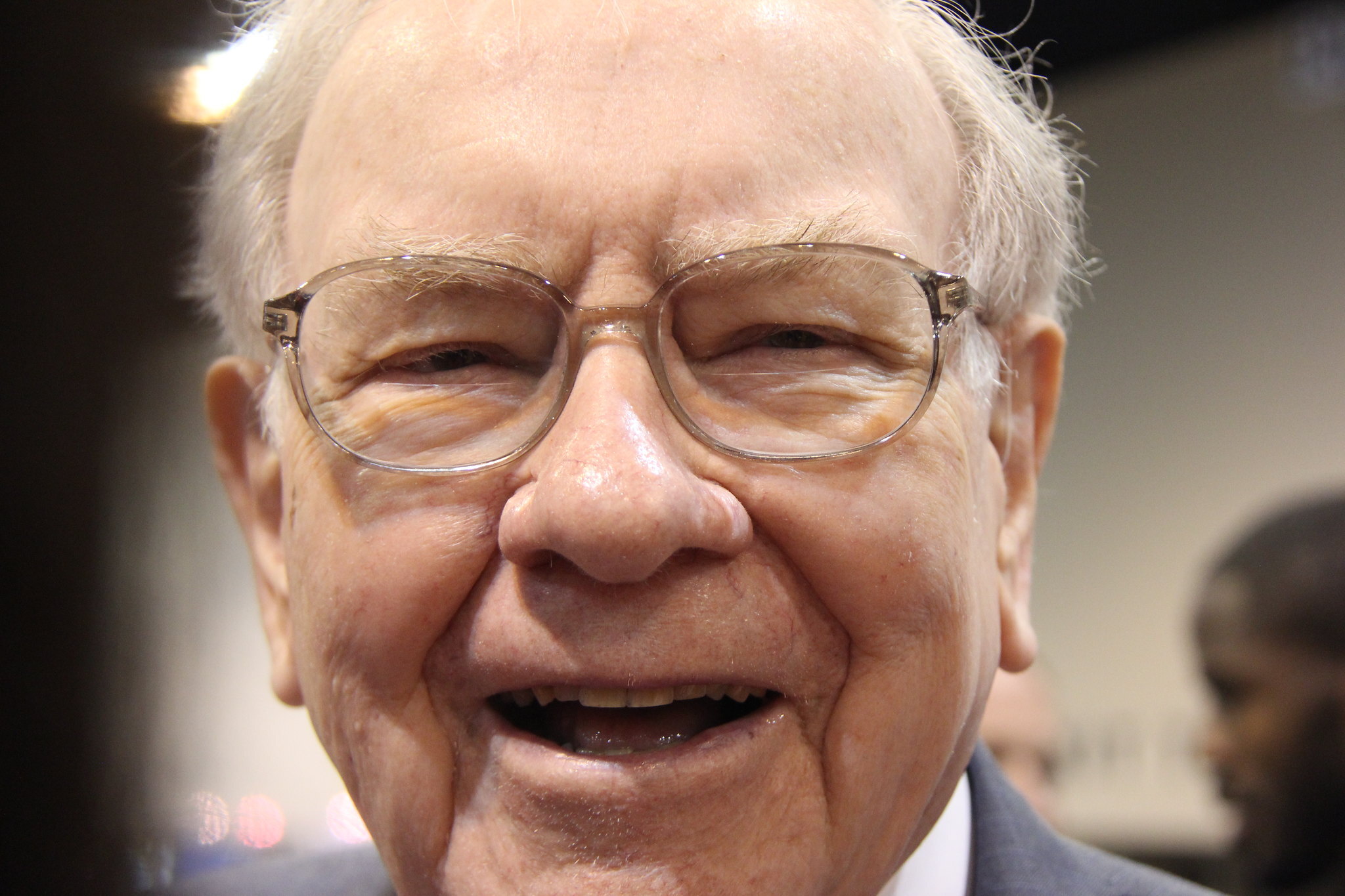 Warren Buffett's Safest Stock Might Not Be Apple or Coca-Cola. 1 Other Stock That Could Be a Better Buy in the Long Run.