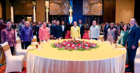 King takes time to meet Malaysian diaspora in China