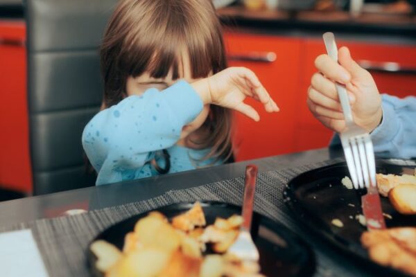 Is your kid a picky eater? It’s probably not your fault, study shows
