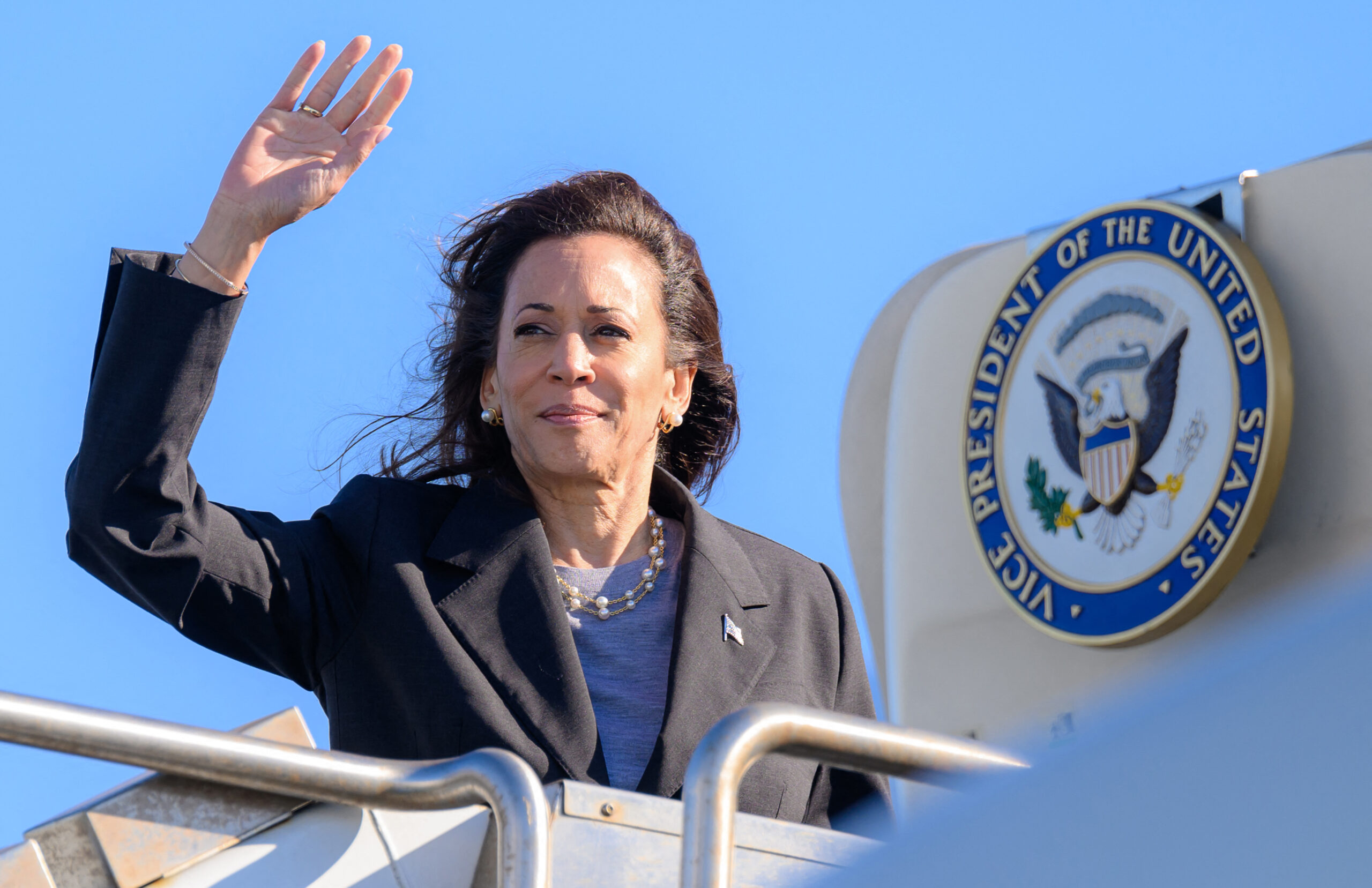 Full List of Republicans Endorsing Kamala Harris as Trump Dealt Four Blows