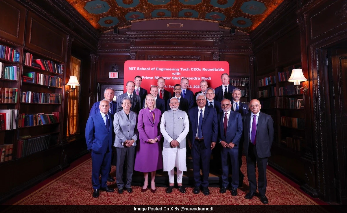 PM Modi's Roundtable Meet With 15 Tech CEOs At MIT