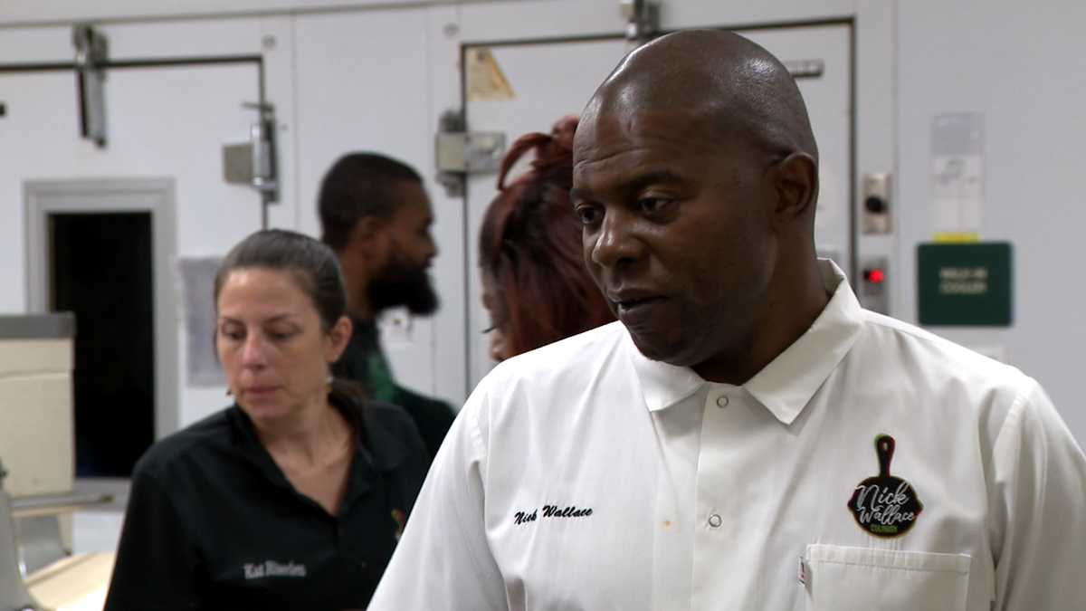 Celebrity chef serves up tasty, healthy meals for Jackson students