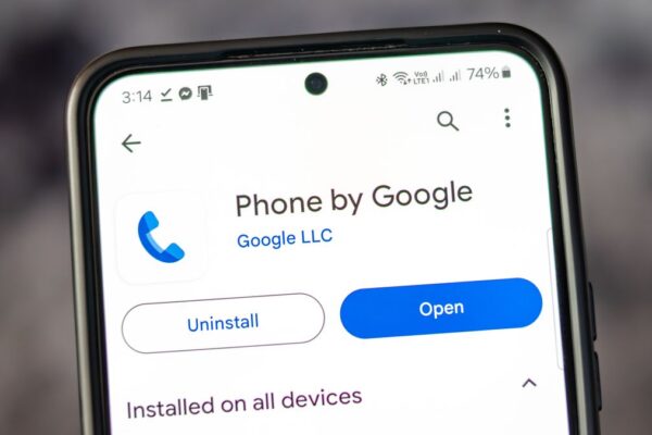 google phone app listing on the play store