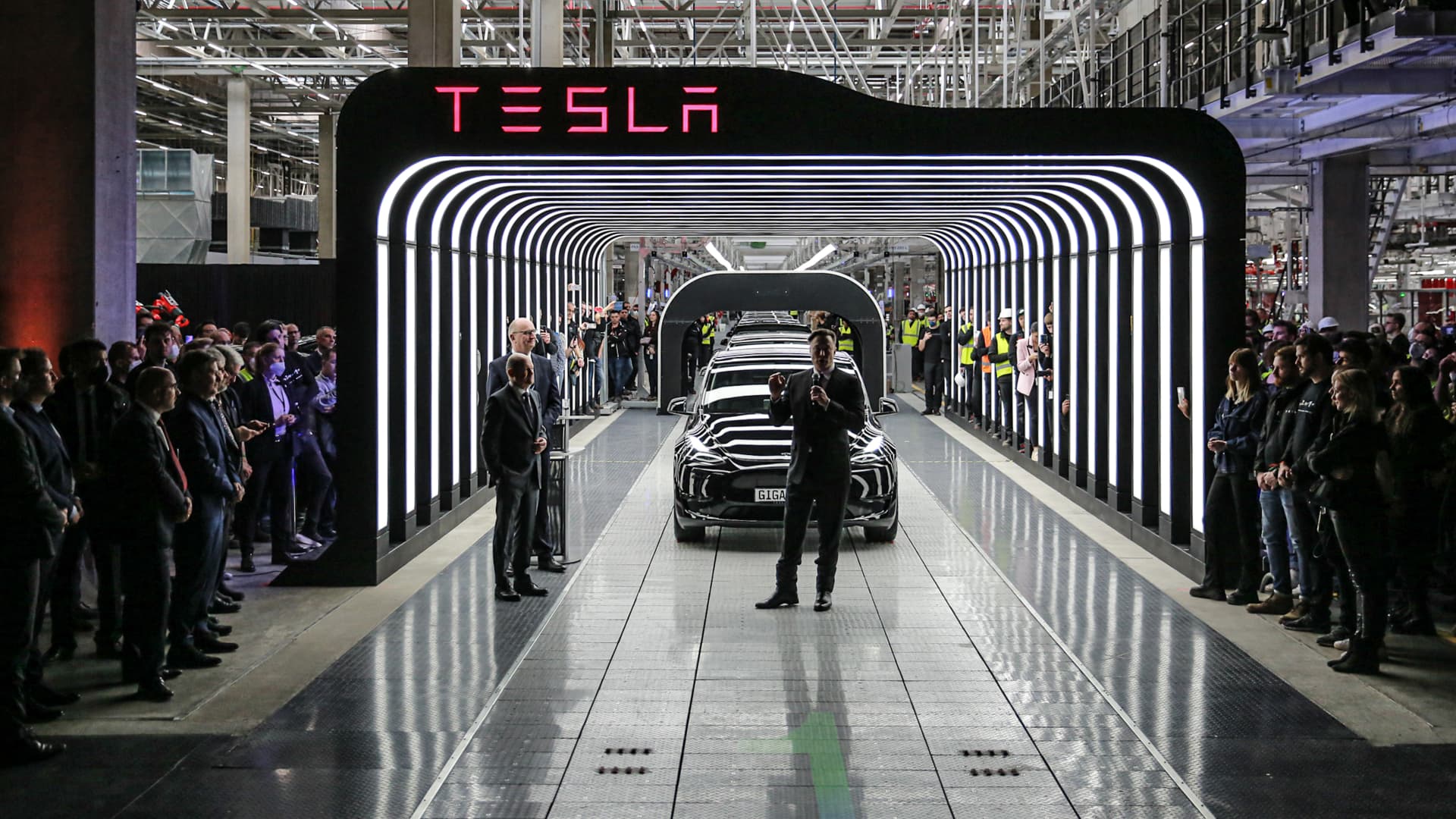 Tesla shares are soaring After EV maker's earnings report. What analysts are saying