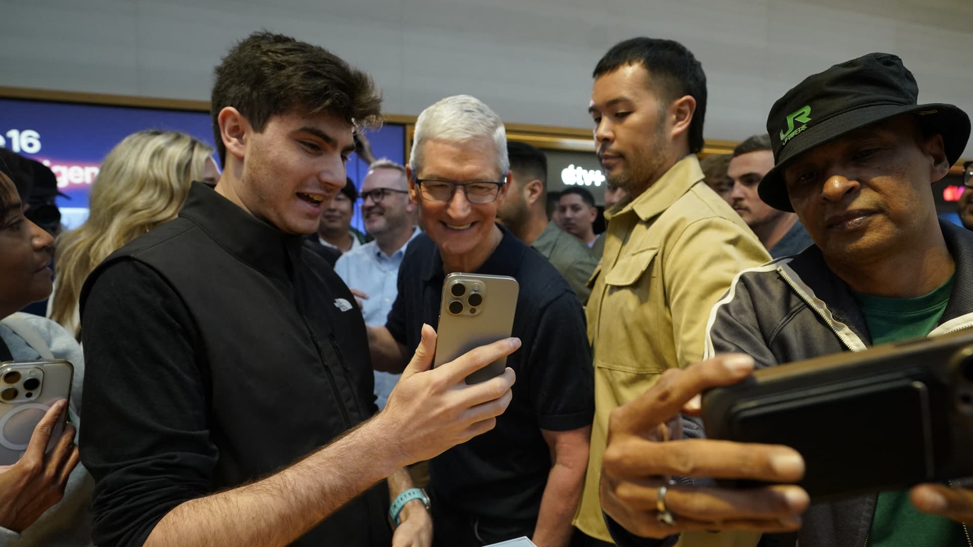 Busiest week of the season includes Apple and Amazon