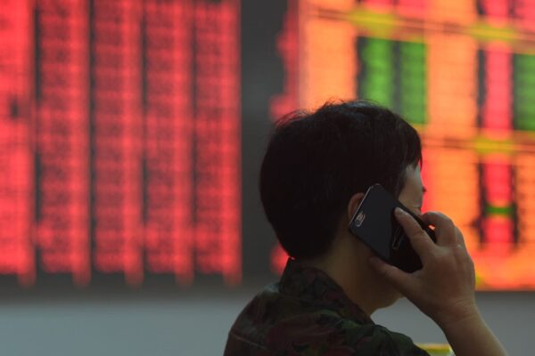 Hedge funds do about-face on China, selling stocks in record numbers