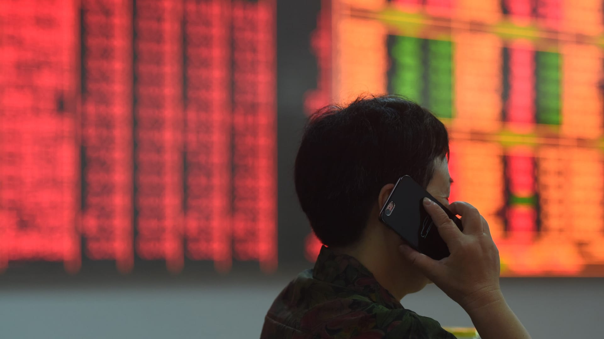 Hedge funds do about-face on China, selling stocks in record numbers