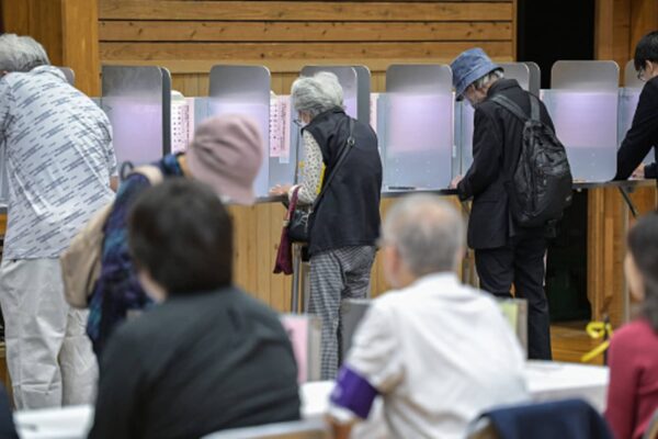 Japan election, LDP loses majority, yen weakens