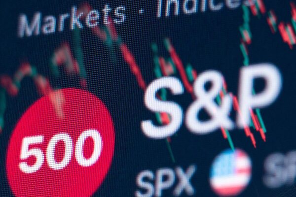 CEOs and Analysts Are at Odds About S&P 500’s Earnings Outlook