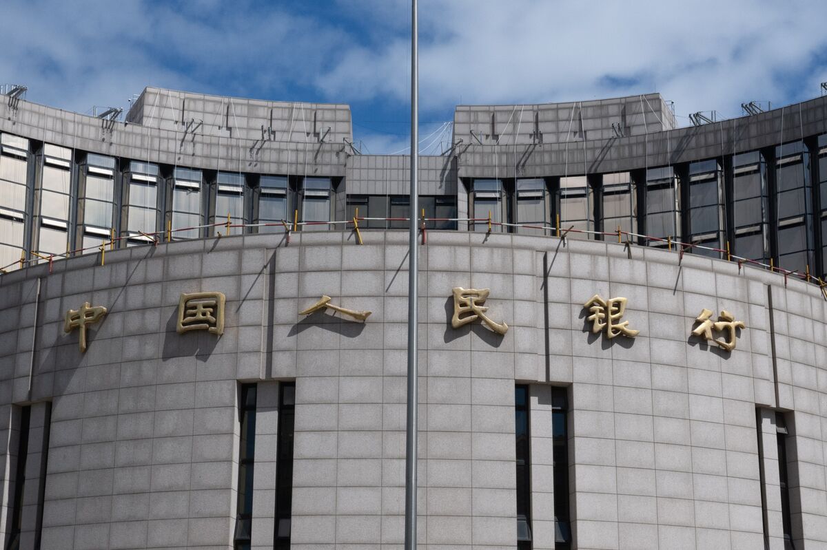 Chinese Banks Slash Lending Rates to Bolster Ailing Economy