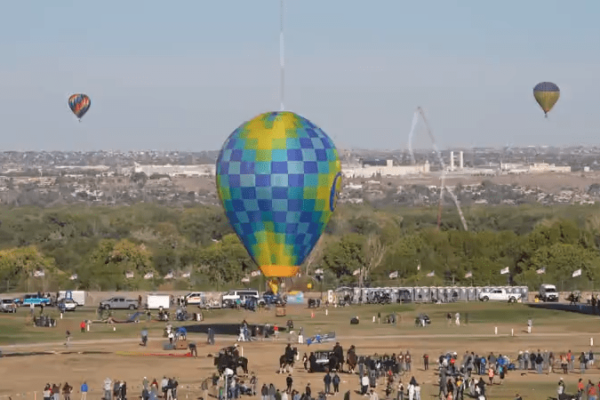 Balloon Fiesta spectator captures collapse of radio tower