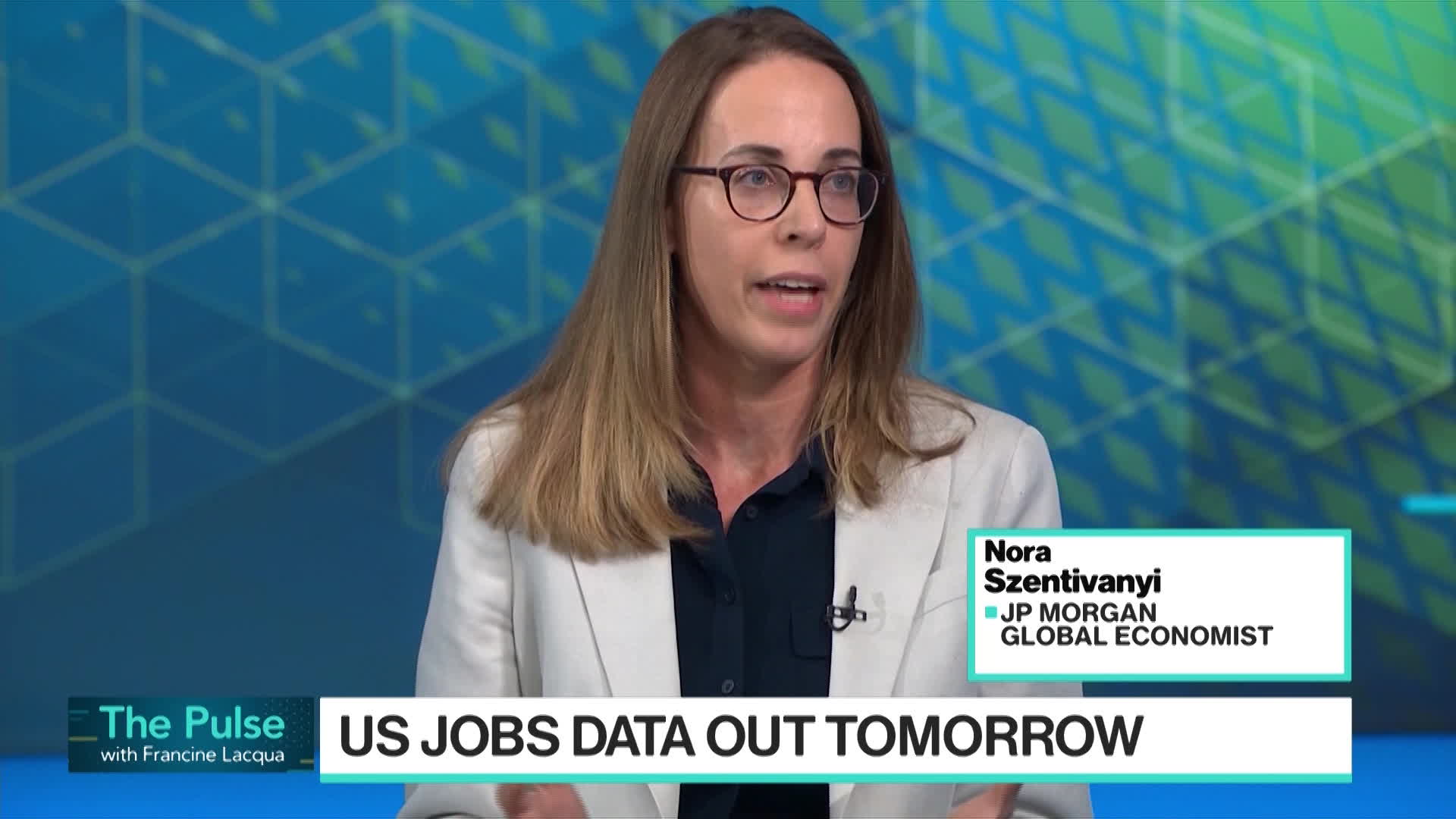 Watch JPMorgan Sees 125,000 US Payrolls Increase, Putting 50 Bps Fed Cut in Play