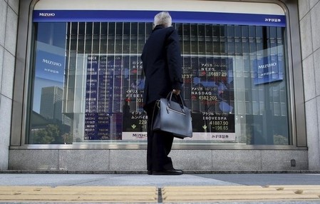 Hong Kong Stocks Begin Week in Red; Tak Lee Machinery Jumps 13% on Upbeat Earnings