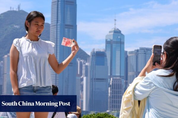 Mainland Chinese tourists choose cheap Hong Kong eats touted online for ‘golden week’ trips