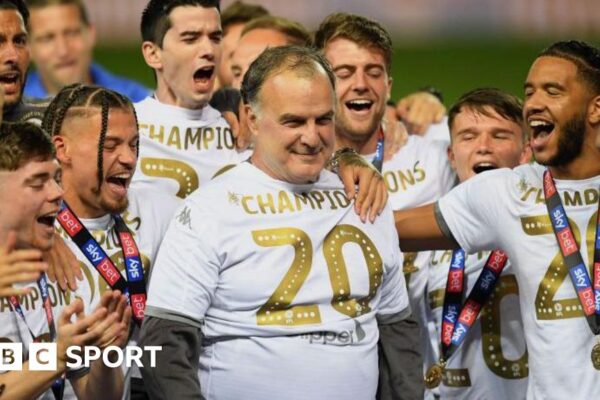 Marcelo Bielsa (centre) celebrates winning promotion to the Premier League in 2019-20