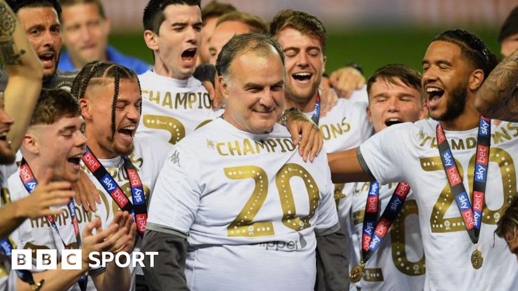 Marcelo Bielsa (centre) celebrates winning promotion to the Premier League in 2019-20