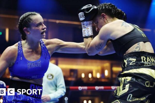 Skye Nicolson lands a left hook on Raven Chapman