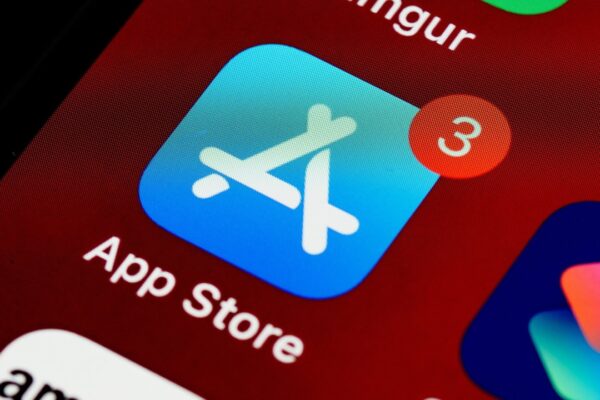 Apple removes independent media app from Russian App Store