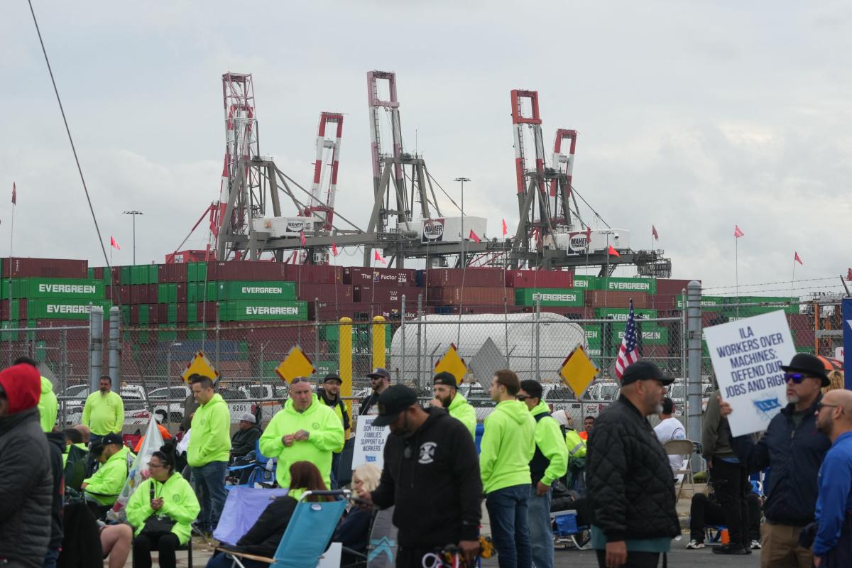 How much do dockworkers make? What to know about wages amid ILA port strike