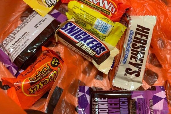 Health expert shares how to balance Halloween candy with healthy eating | Health Watch