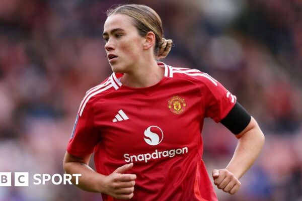 Grace Clinton playing for Manchester United