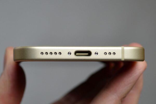 iPhone 15 review images