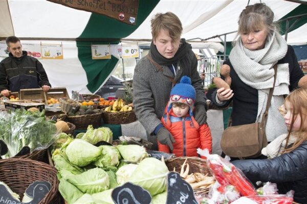 People aged over 65 eat the most healthily, adolescents the least