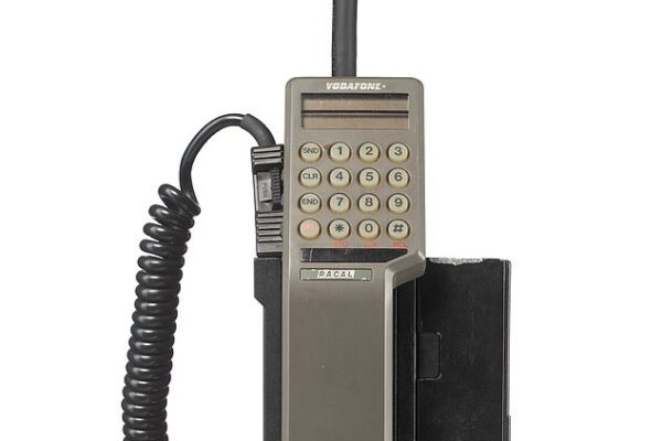 In 1983, Vodafone ordered 5,000 VT1's from Mobira and 5,000 Vodafone VM1 units from Panasonic
