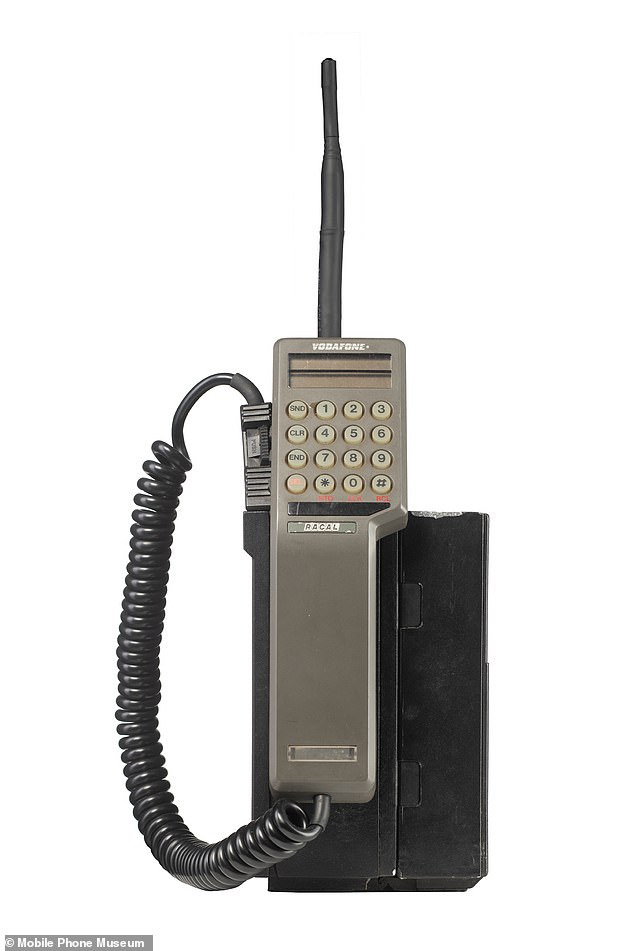 In 1983, Vodafone ordered 5,000 VT1's from Mobira and 5,000 Vodafone VM1 units from Panasonic