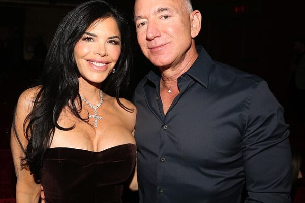 Lauren Sanchez accompanied fiancé Jeff Bezos to the Sunset Boulevard opening night on Broadway this Sunday in New York City