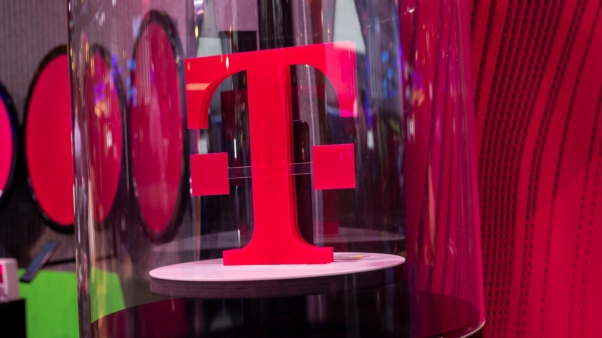 BREAKING NEWS: T-Mobile, Verizon, and Mint Mobile are down