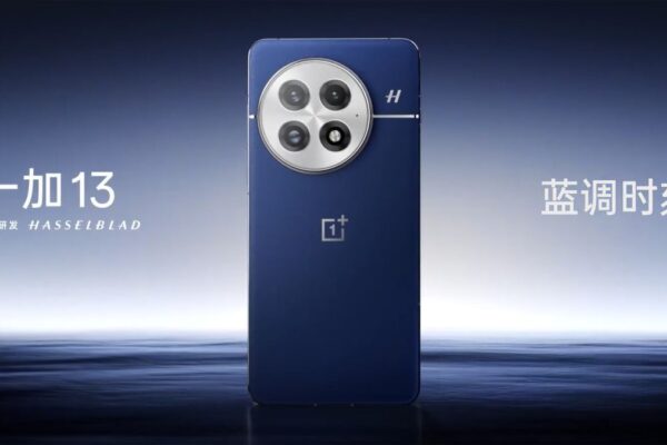 OnePlus 13 in blue