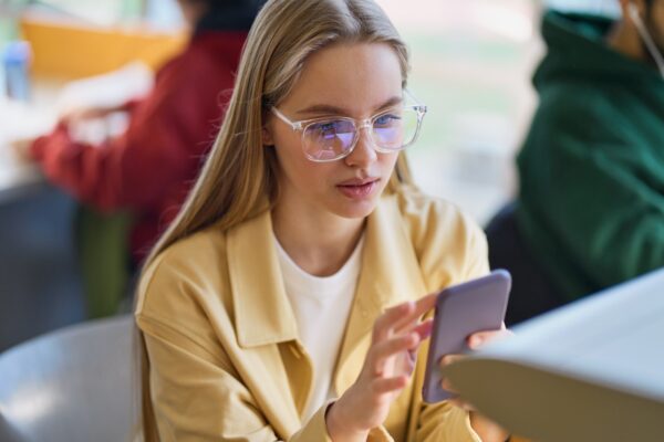 Study: Evaluating technology breaks on cell phone use in a college classroom. Image Credit: insta_photos / Shutterstock.com