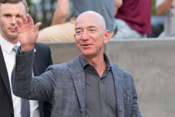 Jeff Bezos Ends Washington Post's 36-Year Tradition Of Endorsements, Leaving Staff 'Roiled' - News (NASDAQ:NWS), ImmunityBio (NASDAQ:IBRX)