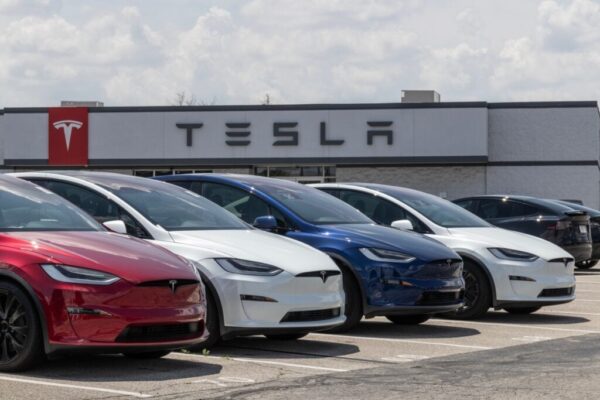 Tesla Q3 Deliveries 'Step In The Right Direction': Analyst Says More 'Heavy Lifting' Needed From Elon Musk To Turn Growth Story Around - Tesla (NASDAQ:TSLA)