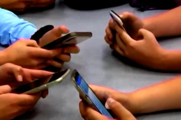 State task force recommends cell phone ban in Kansas schools