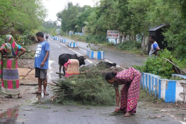 Heavy Rain, Strong Winds In Odisha, Bengal As Cyclone Dana Makes Landfall Heavy Rain, Strong Winds In Odisha, Bengal As Cyclone Dana Makes Landfall