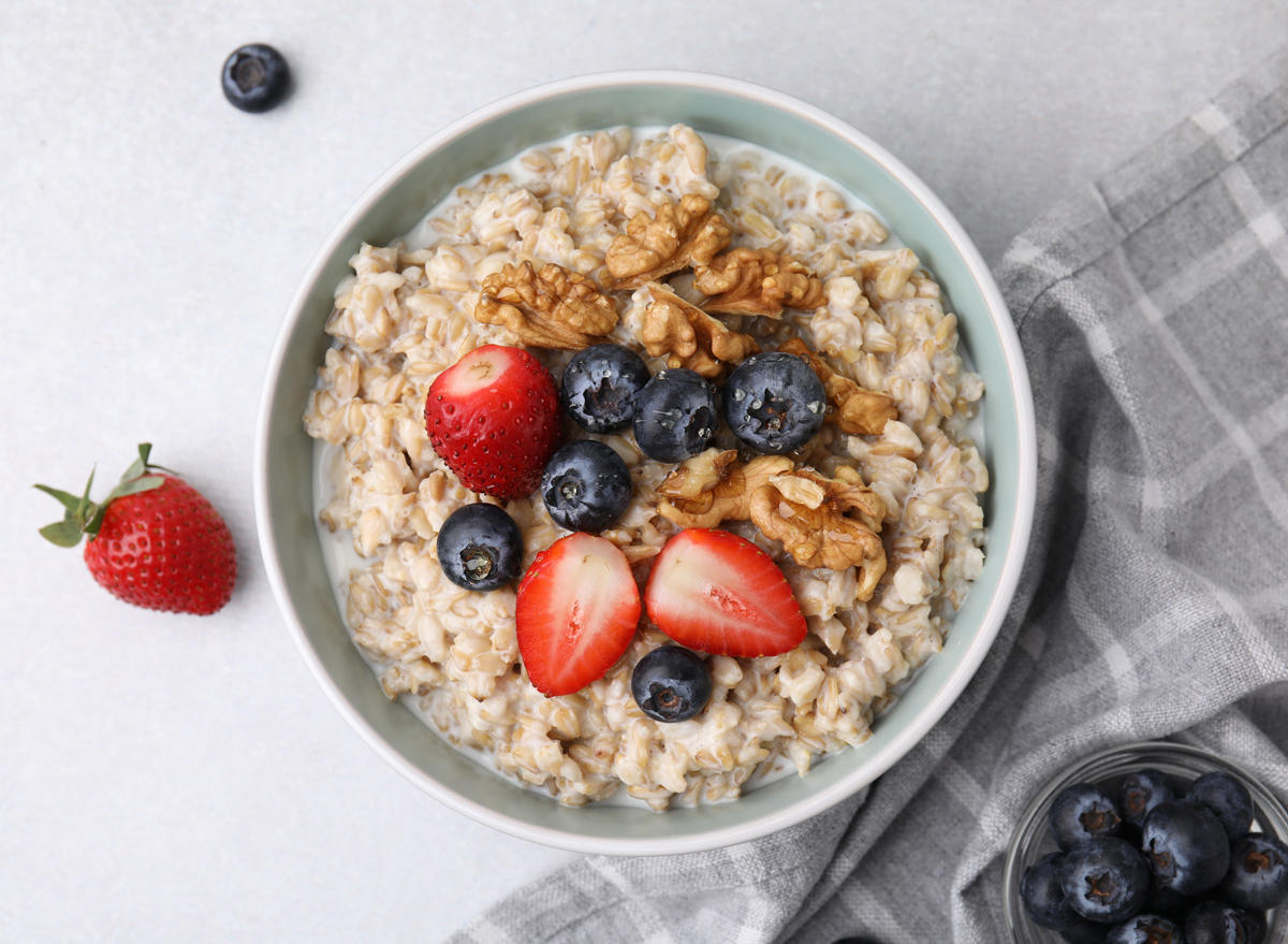 What Happens When You Eat Oatmeal Every Day? We Asked RDs