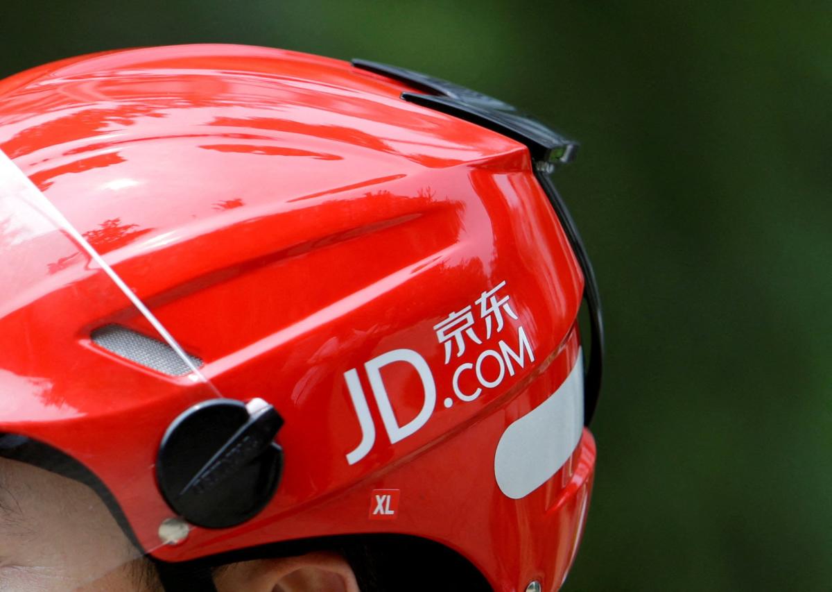 Chinese e-commerce platform JD.com to accept Alipay as 'walled gardens' fall