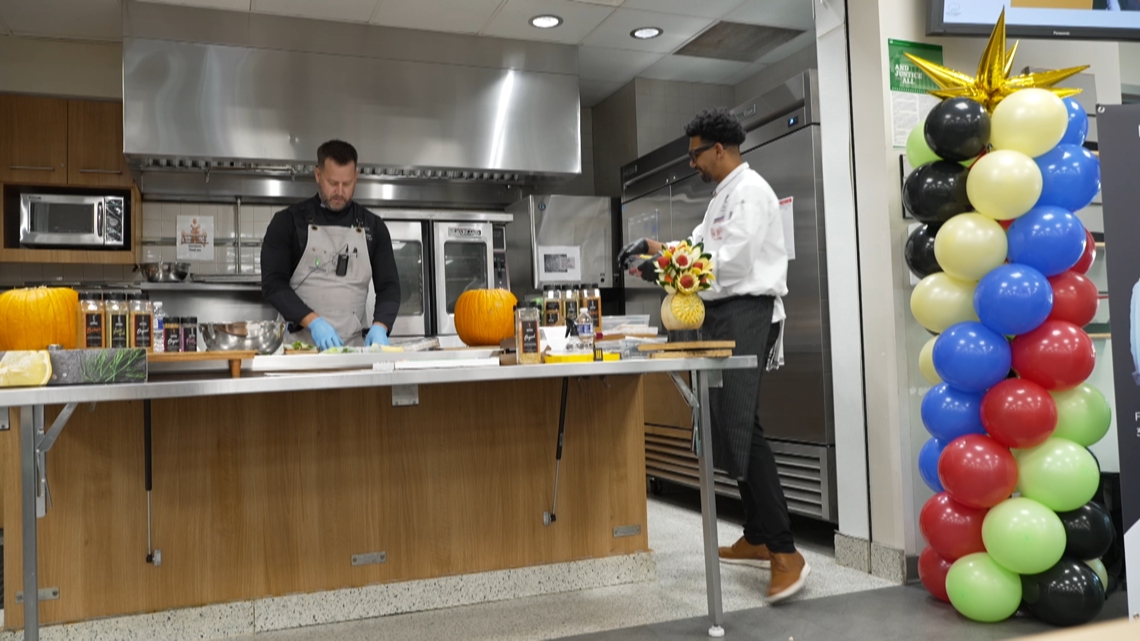 Celebrity chefs teach South Dallas resident about healthy cooking