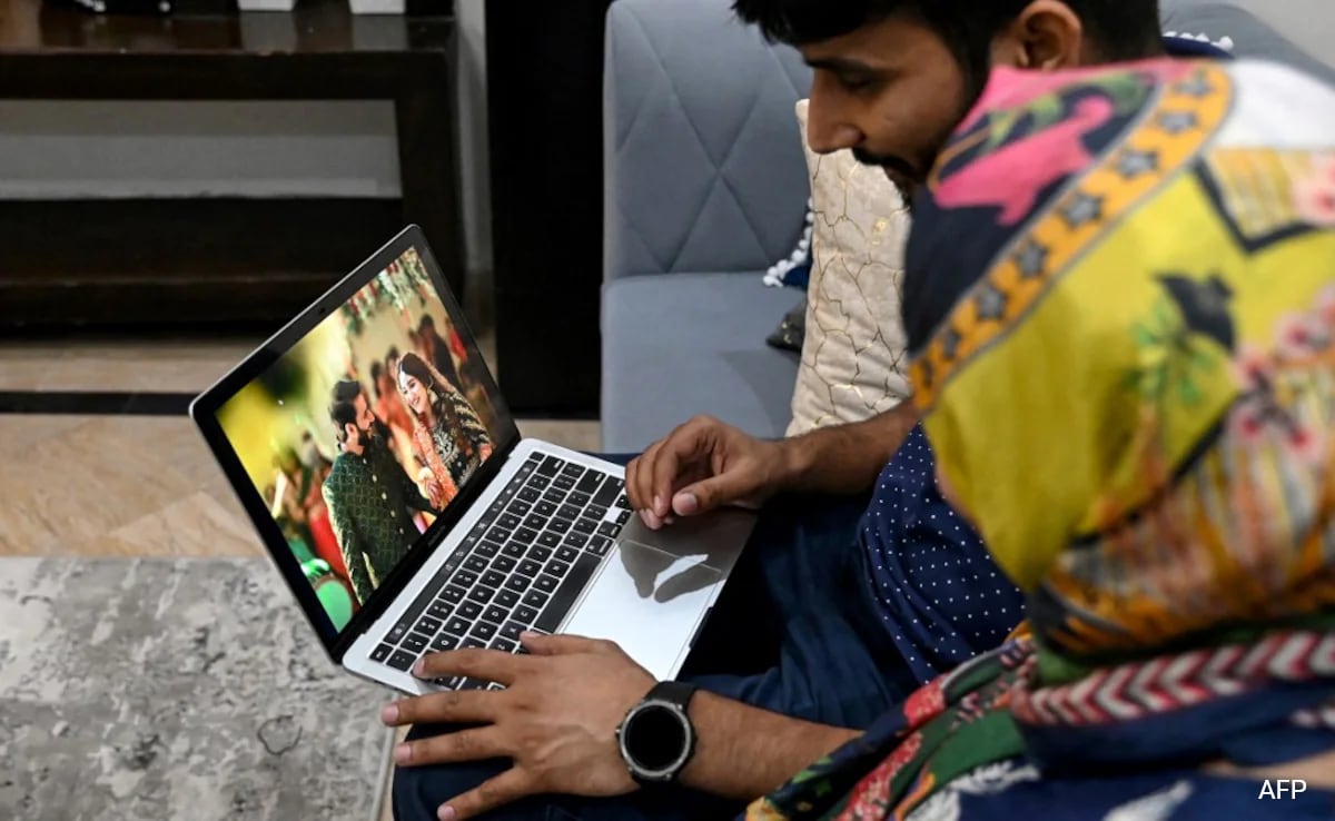 Rise Of Marriage Apps In Pak, Claiming To Be 'Halal', With Chaperone Options